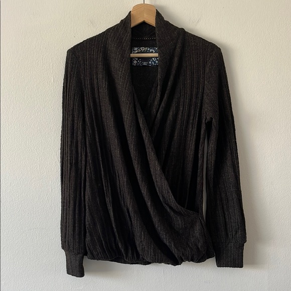 Maeve‎ by Anthropologie Maeve Rafela Hacci Surplice Top in Black size XS - Picture 1 of 11